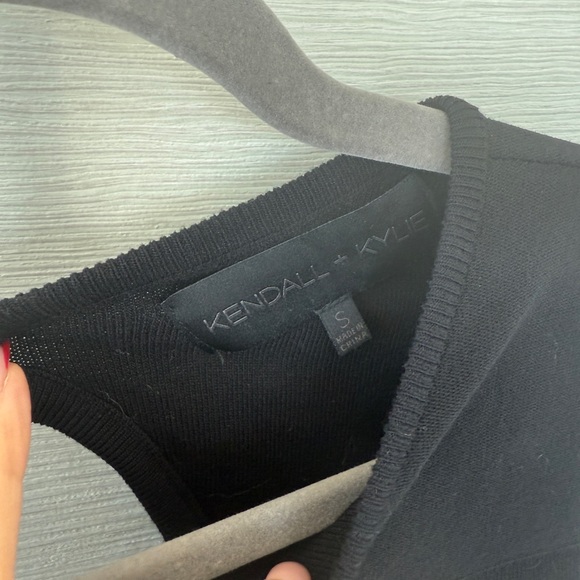 Kendall + Kylie black cropped, open back sweater, size small - Picture 3 of 4